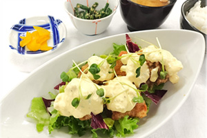 チキン南蛮定食（小鉢 香物 味噌汁）