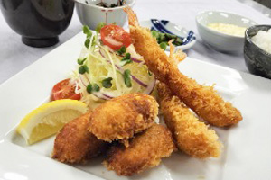 カキと海老フライ定食（小鉢 香物 味噌汁）