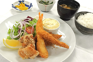ミックスフライ定食
